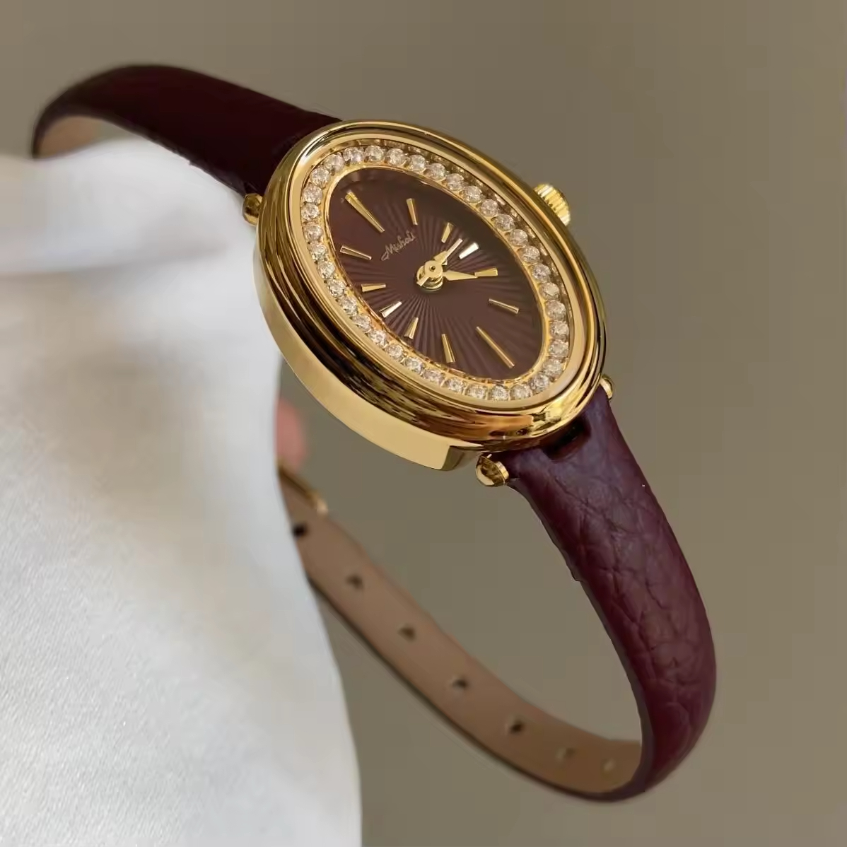 New Quartz Watch Inlaid with Rhinestones, Luxurious and Personalized Women's Watch, Vintage Women's Watch